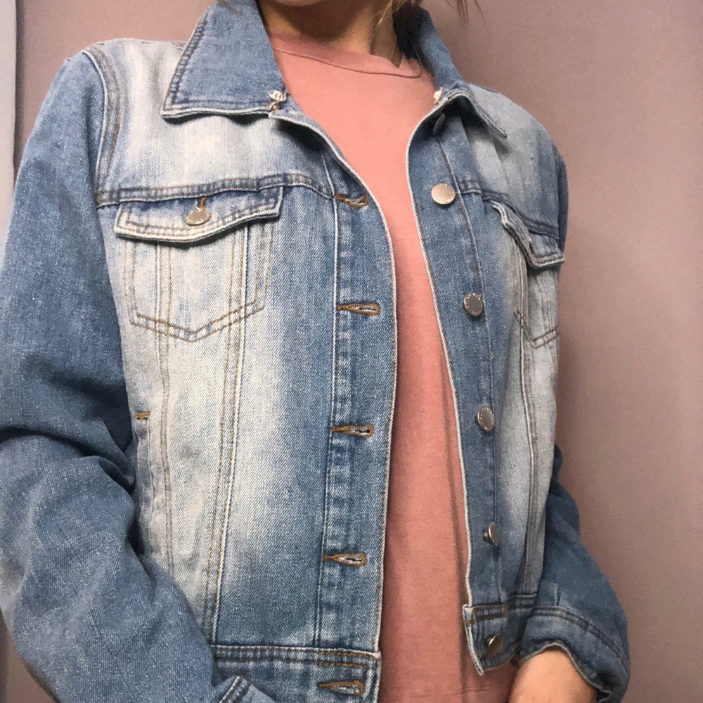 Slightly cropped Jean jacket w detachable hood
